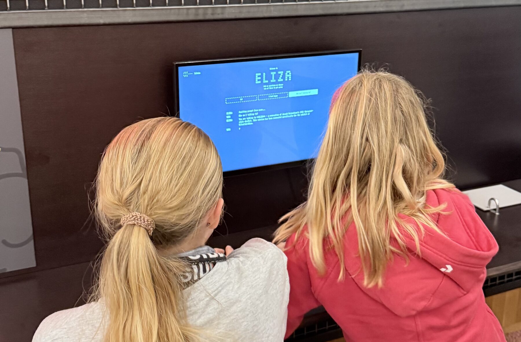 To personar chat-ar med chatbot-en Eliza