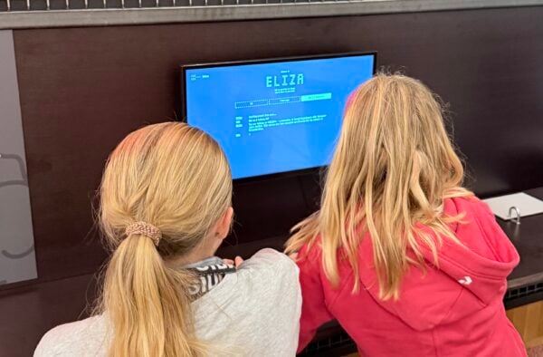 To personar chat-ar med chatbot-en Eliza